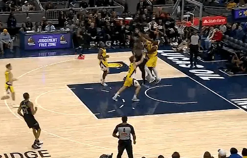 开云体育app-蔡恩-威廉森突破一打三，抛投再进目前7中7已砍下18分