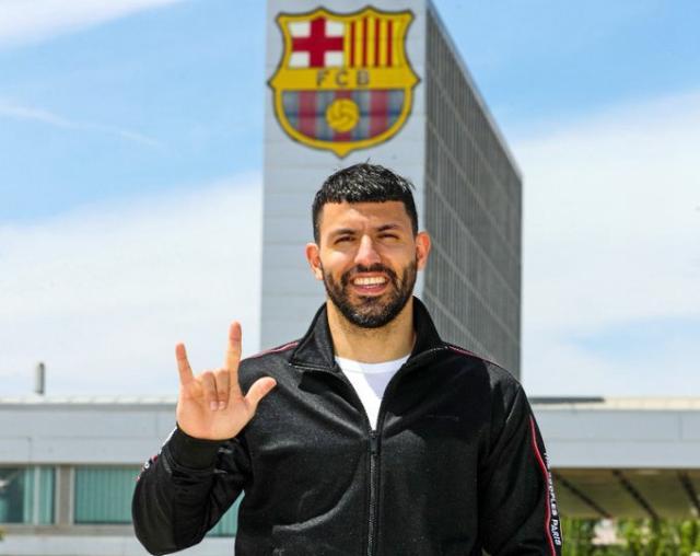 开云体育app-官方：阿圭罗加盟巴萨 签约两年